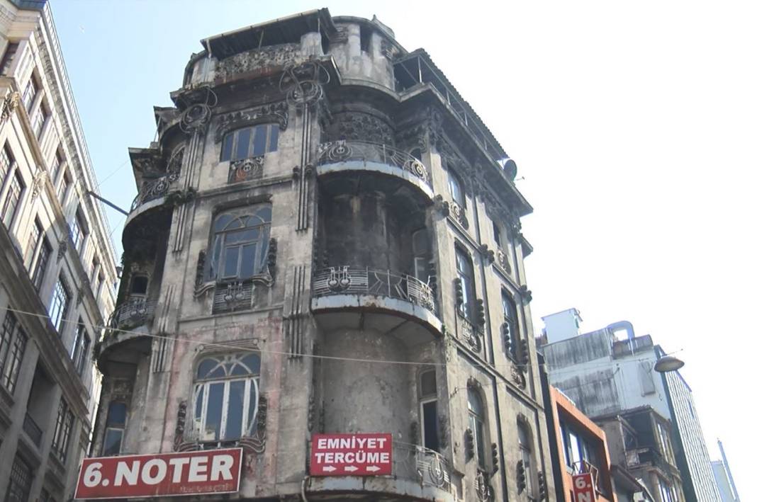 119 yıllık Vlora Han kaderine terk edildi 7