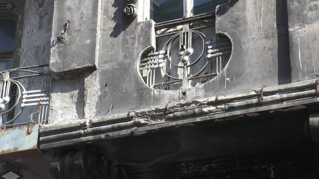 119 yıllık Vlora Han kaderine terk edildi 5