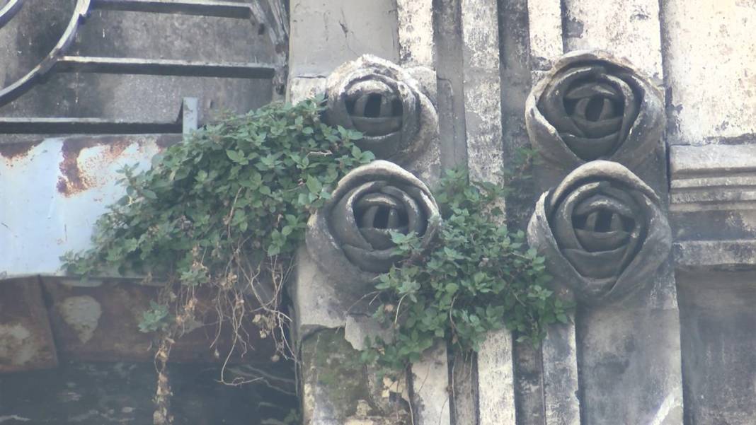 119 yıllık Vlora Han kaderine terk edildi 4