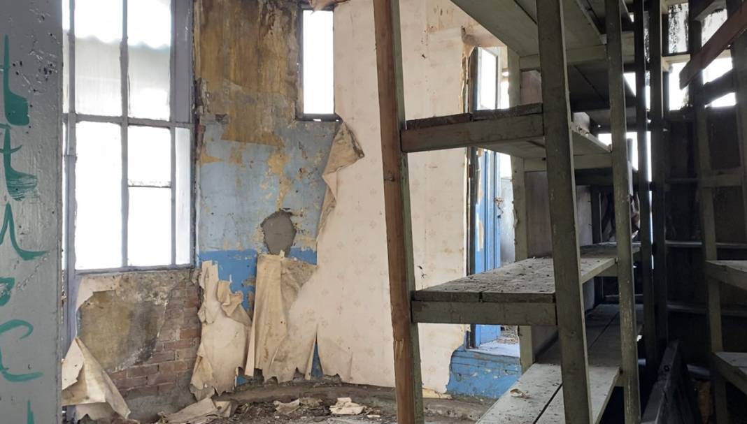 119 yıllık Vlora Han kaderine terk edildi 6