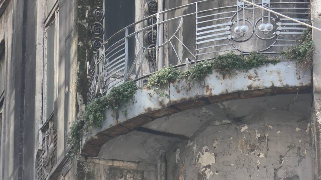 119 yıllık Vlora Han kaderine terk edildi 1