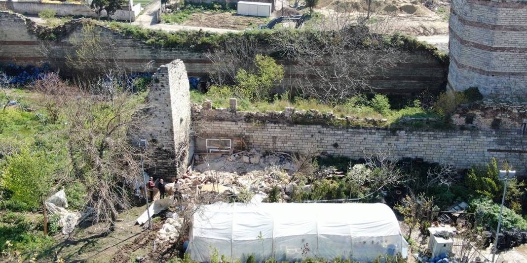 Fatih'te surların çöken bölümü havadan görüntülendi 5