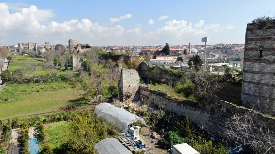 Fatih'te surların çöken bölümü havadan görüntülendi 6