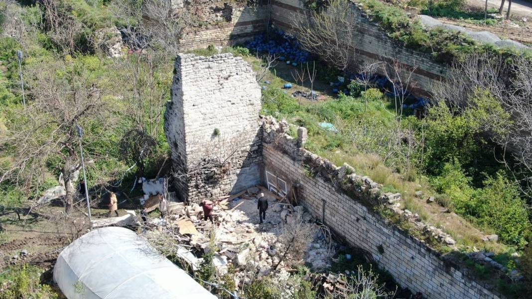 Fatih'te surların çöken bölümü havadan görüntülendi 3