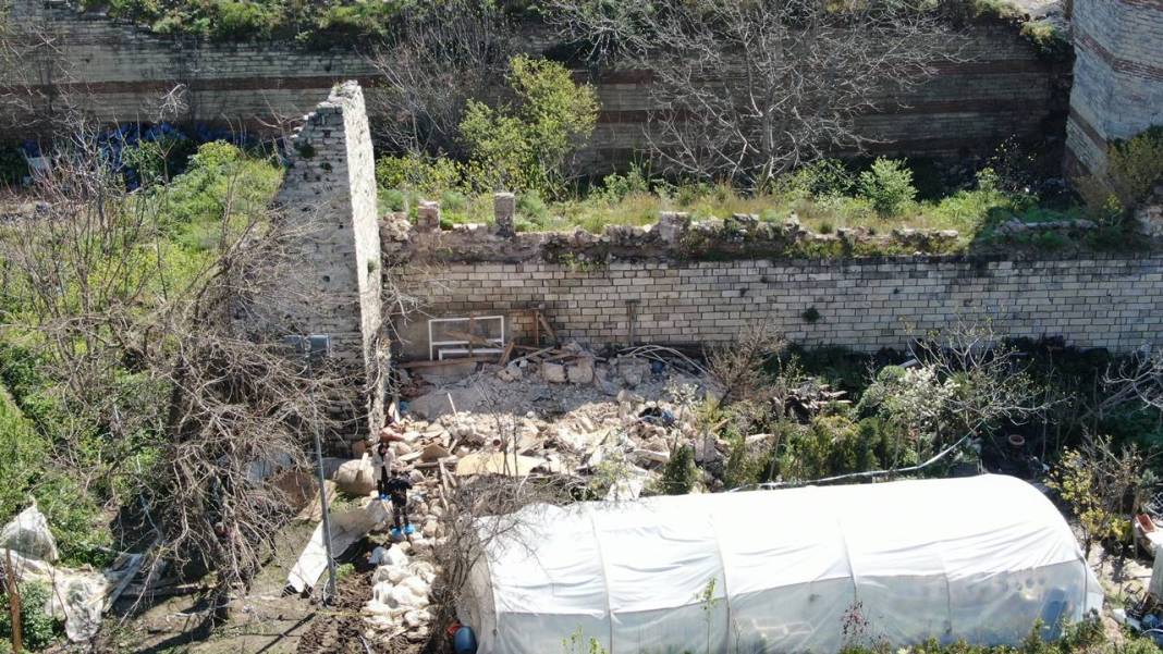 Fatih'te surların çöken bölümü havadan görüntülendi 1