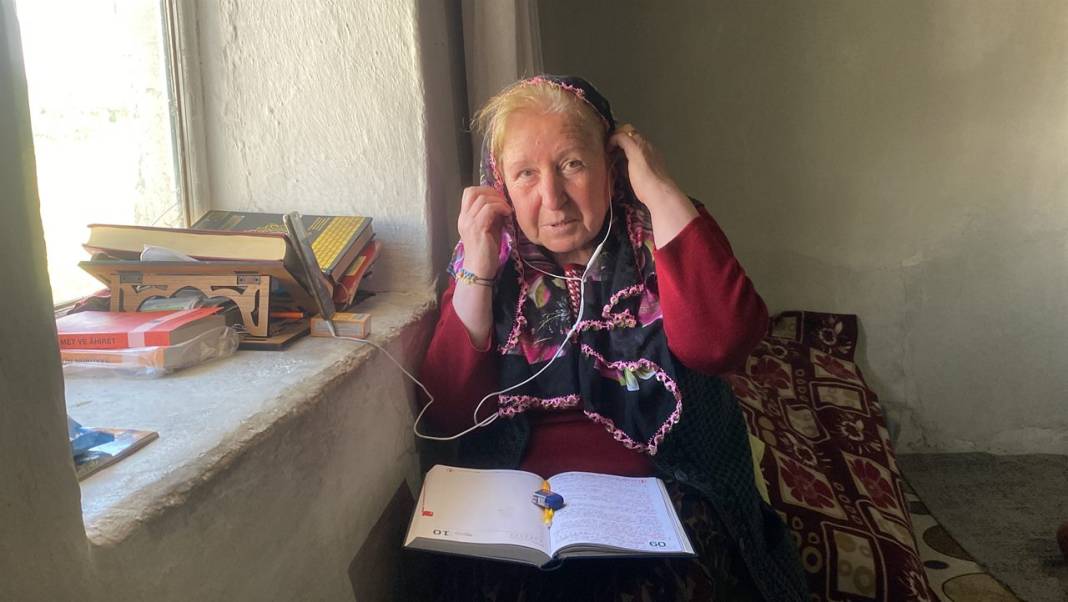 68 yaşındaki 'Ayşe teyze' seneye siyaset bilimi mezunu: Kız çocuklarına da örnek oldu 6