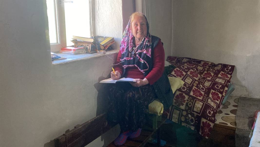 68 yaşındaki 'Ayşe teyze' seneye siyaset bilimi mezunu: Kız çocuklarına da örnek oldu 5