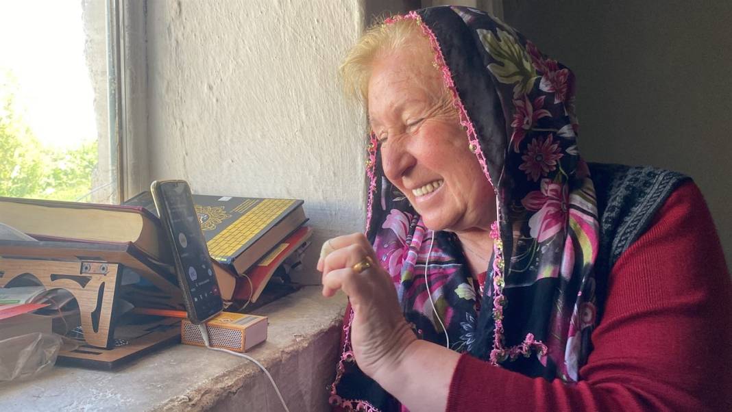 68 yaşındaki 'Ayşe teyze' seneye siyaset bilimi mezunu: Kız çocuklarına da örnek oldu 2