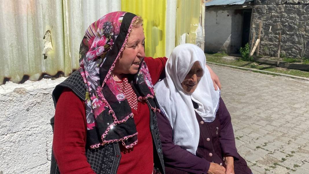 68 yaşındaki 'Ayşe teyze' seneye siyaset bilimi mezunu: Kız çocuklarına da örnek oldu 8