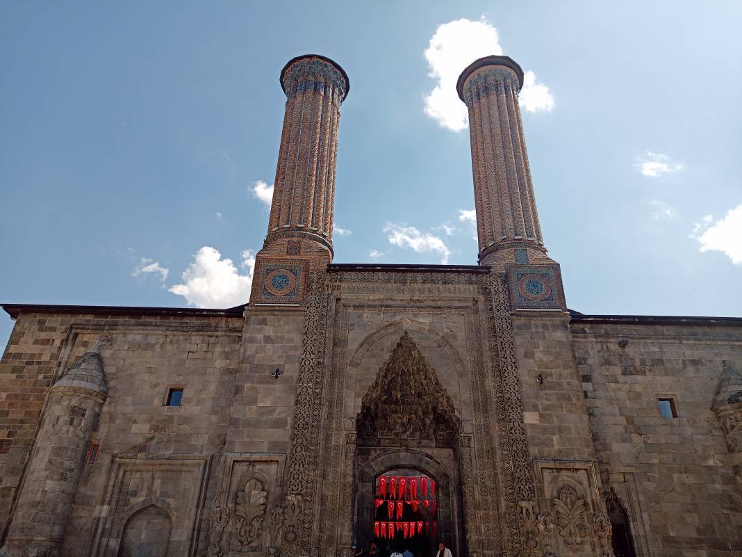 Erzurum Valiliği, medresede yapılmak istenen defileyi 'uygun bulmadı' 6