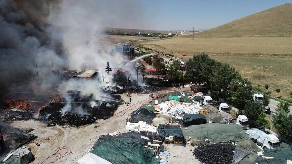 Ankara'da yatak fabrikası yandı: 25-30 milyon lira zararım var 4