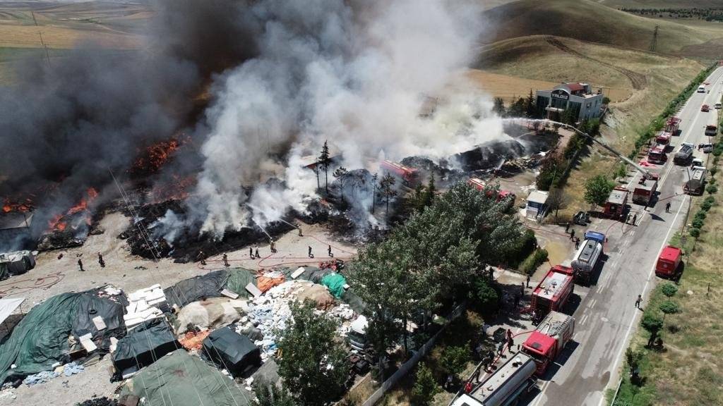 Ankara'da yatak fabrikası yandı: 25-30 milyon lira zararım var 2