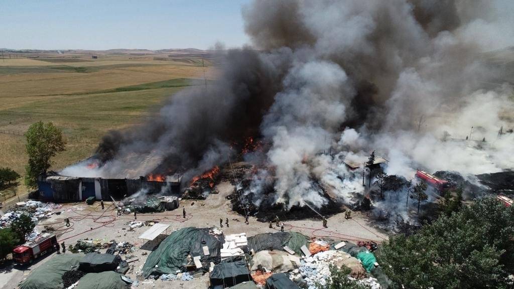 Ankara'da yatak fabrikası yandı: 25-30 milyon lira zararım var 3