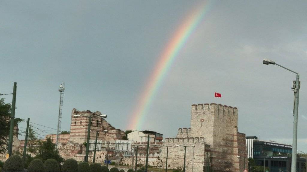 'Sakıncalı' gökkuşağı İstanbul semalarını renklendirdi 4