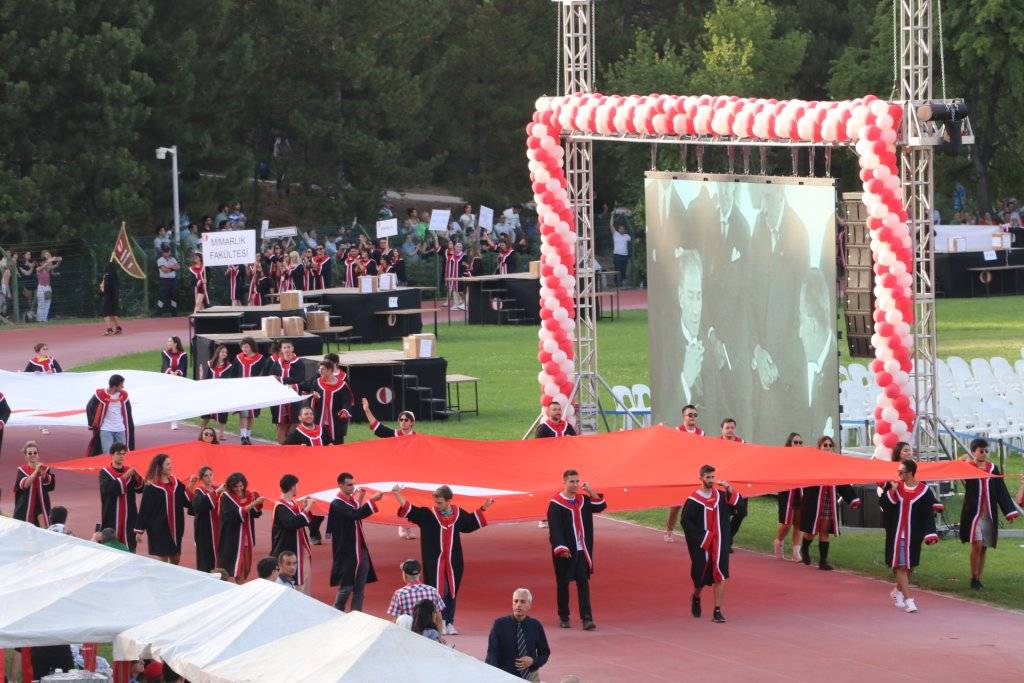 ODTÜ Mezuniyet Töreni'nde öğrenciler gündemi pankartlarına taşıdı: Can Atalay, zamlar, erkek şiddeti... 11