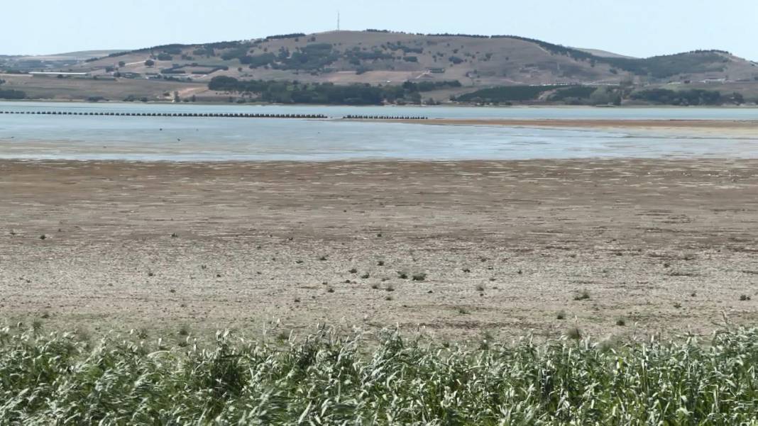 Büyükçekmece Gölü’nde kuraklık: Balık tutulan yerler kuru toprağa döndü 7