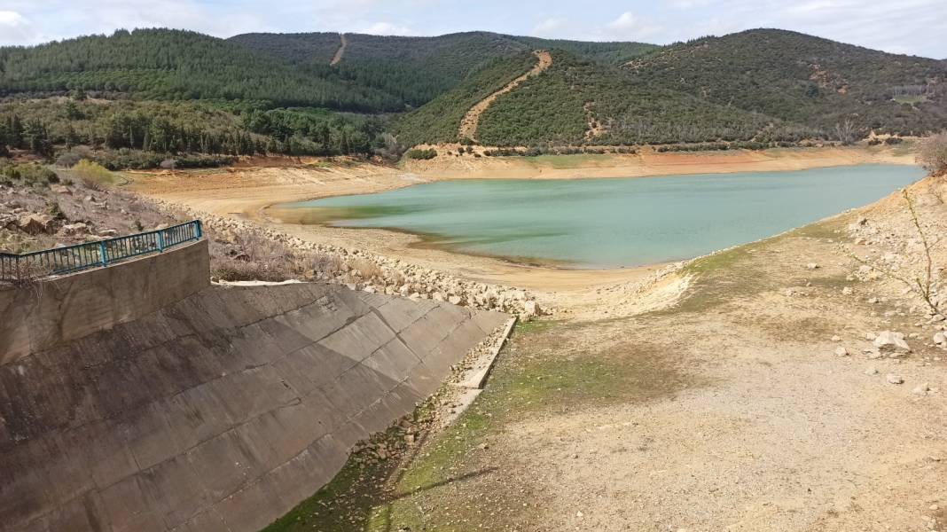 Keşan'a içme suyu veren baraj kuruma noktasına geldi: Belediye telefonlara uyarı mesajı gönderdi 4