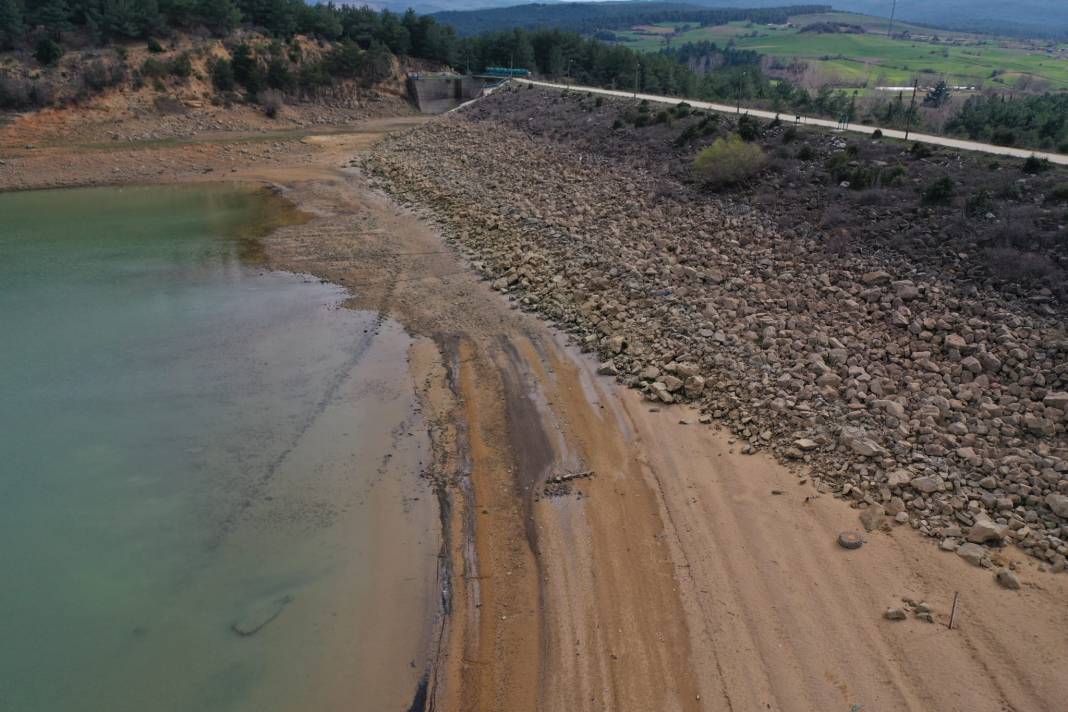 Keşan'a içme suyu veren baraj kuruma noktasına geldi: Belediye telefonlara uyarı mesajı gönderdi 5