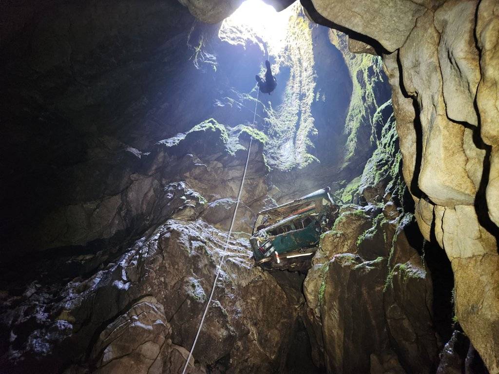 50 metre derinlikli mağarada bulunan Murat 124, Konya plakalı çıktı 4