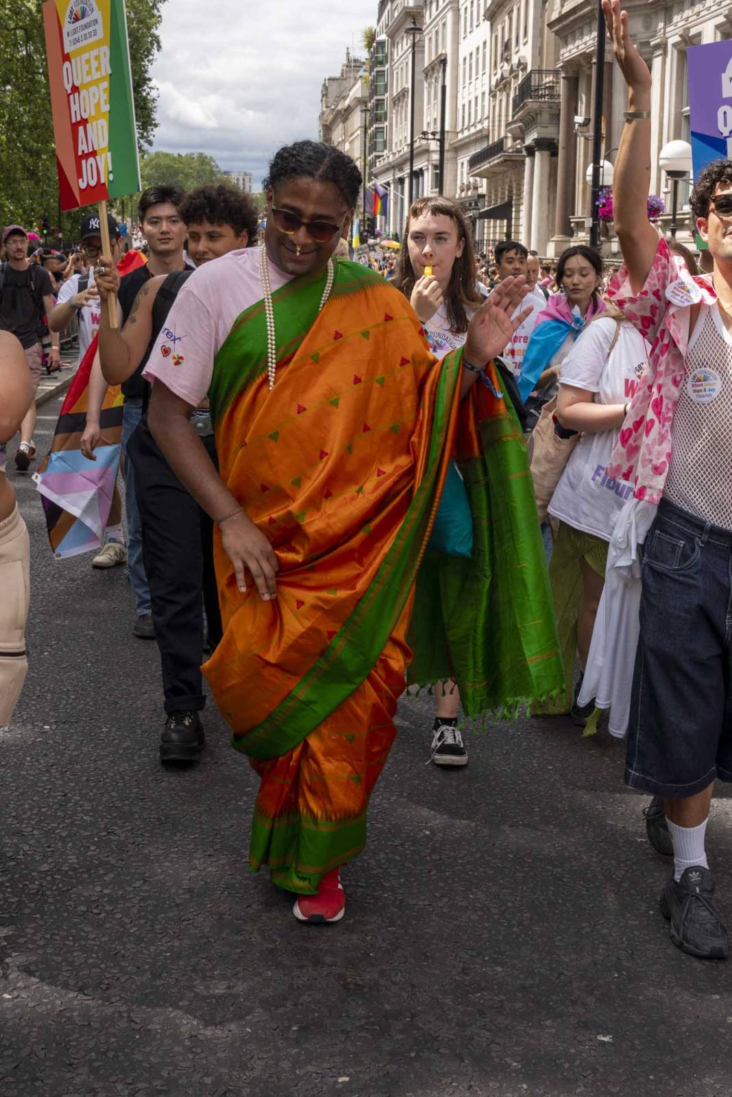Londra'da on binlerce kişinin katılımıyla Pride'ın 51. yıl dönümü kutlandı 15