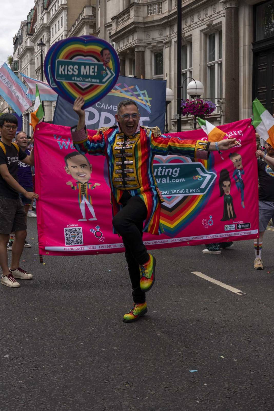 Londra'da on binlerce kişinin katılımıyla Pride'ın 51. yıl dönümü kutlandı 14