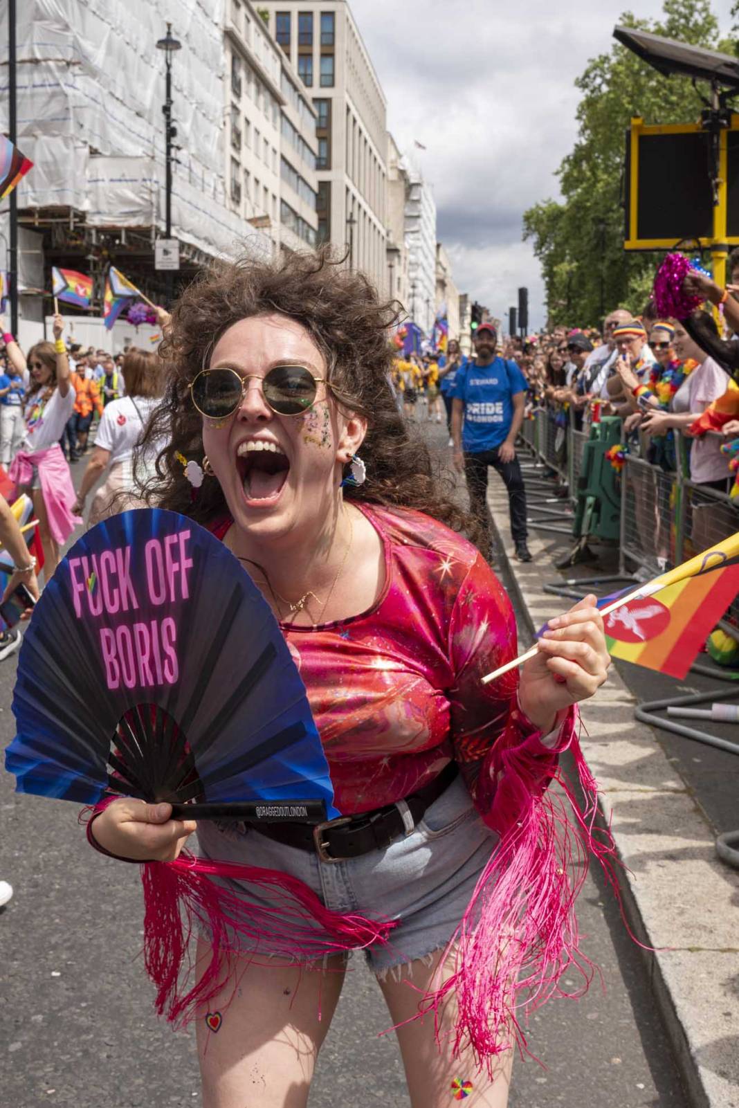Londra'da on binlerce kişinin katılımıyla Pride'ın 51. yıl dönümü kutlandı 21