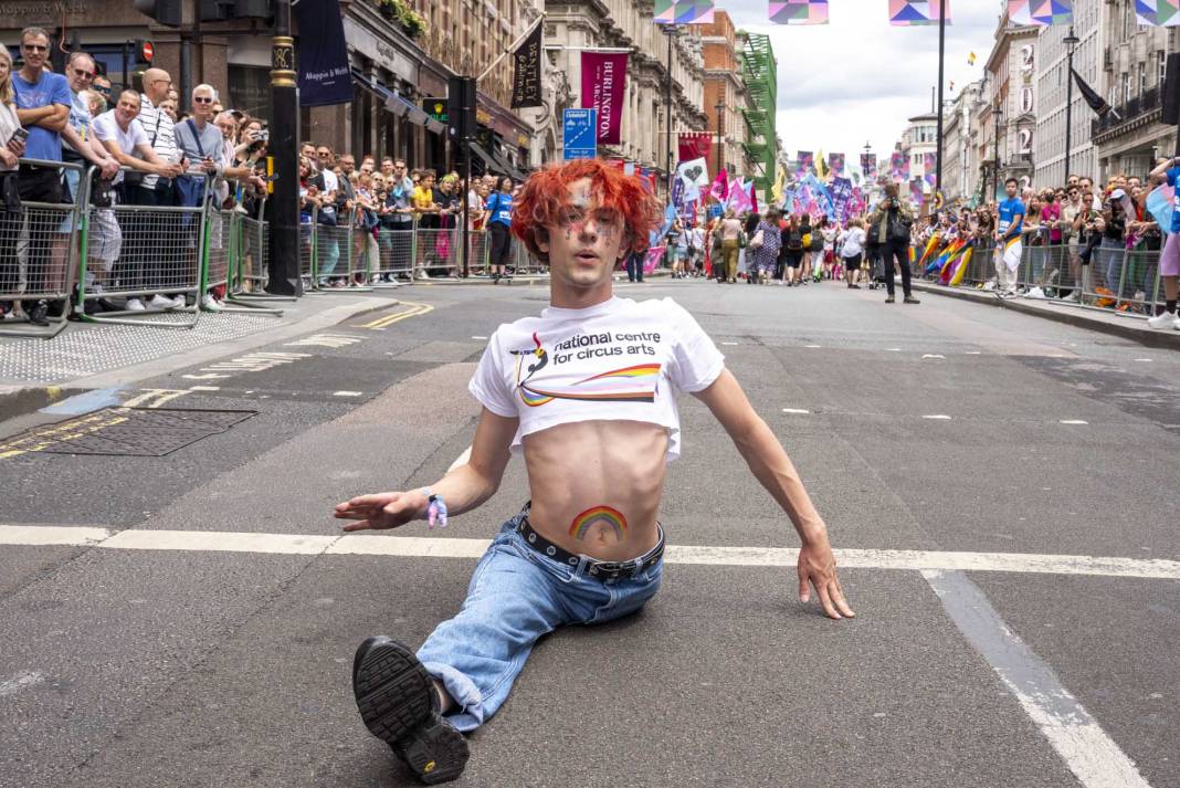 Londra'da on binlerce kişinin katılımıyla Pride'ın 51. yıl dönümü kutlandı 3