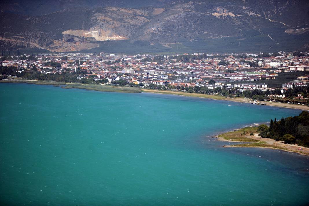 İznik Gölü’nde alg patlaması: Rengi turkuaza döndü 7