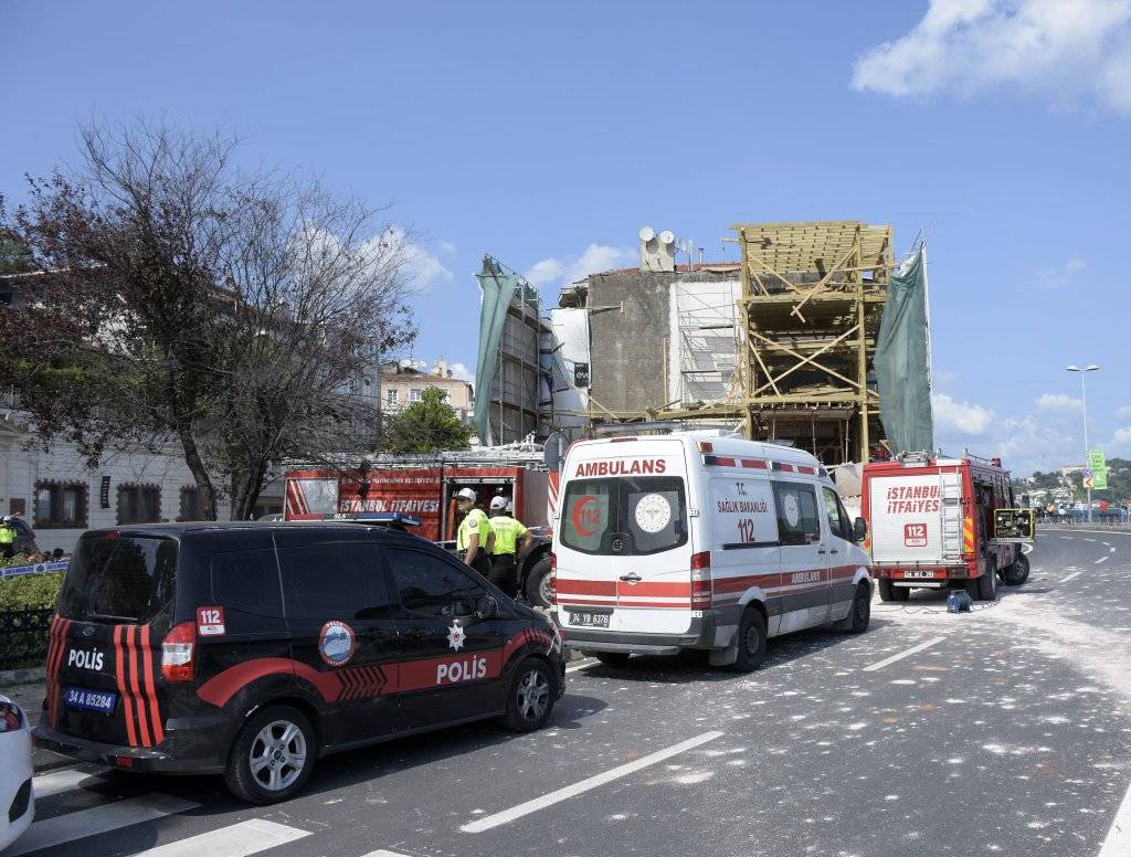 Kuruçeşme'de restorasyon çalışmalarında 4 katlı bina çöktü: 1 ölü, 1 yaralı 9