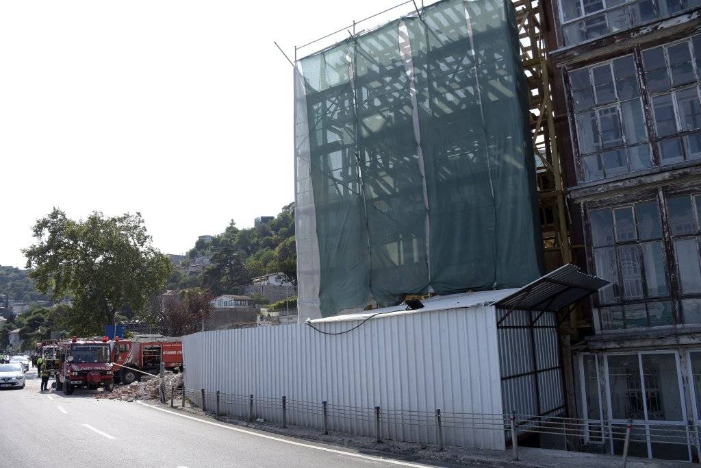 Kuruçeşme'de restorasyon çalışmalarında 4 katlı bina çöktü: 1 ölü, 1 yaralı 5