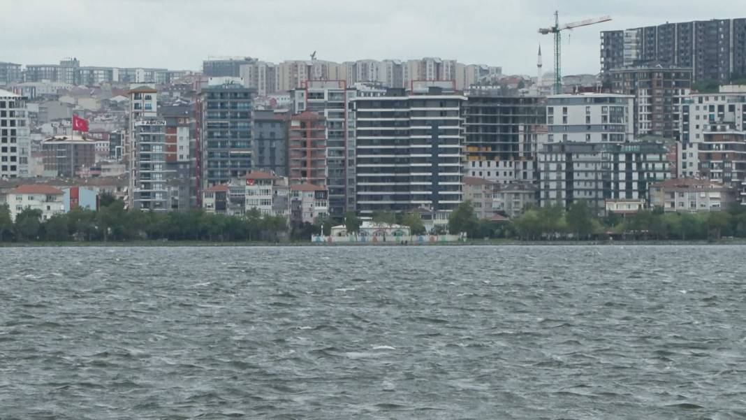 Küçükçekmece Gölü’nde yok yok: Petrol, ağır metal, azot-fosfor kirliliği… Girilmemeli, balıkçılık yasaklanmalı 5