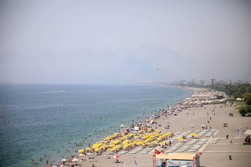 Antalya'da nem bulutları nedeniyle uçaklar iniş yapamadı 5