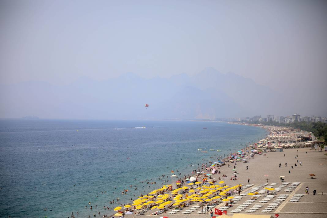 Antalya'da nem bulutları nedeniyle uçaklar iniş yapamadı 7