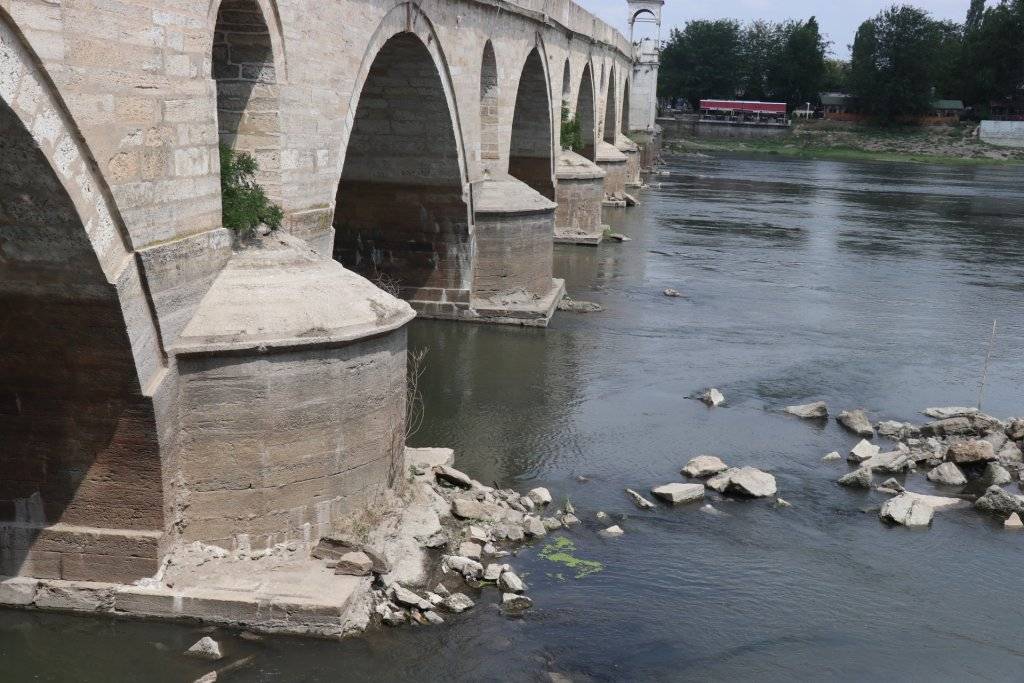Edirne'deki kuraklık, Meriç Köprüsü'nün ayaklarını ortaya çıkardı 3