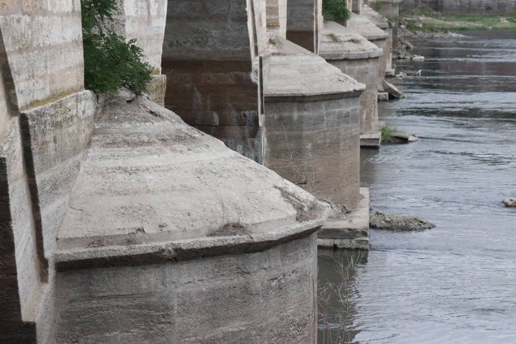 Edirne'deki kuraklık, Meriç Köprüsü'nün ayaklarını ortaya çıkardı 6
