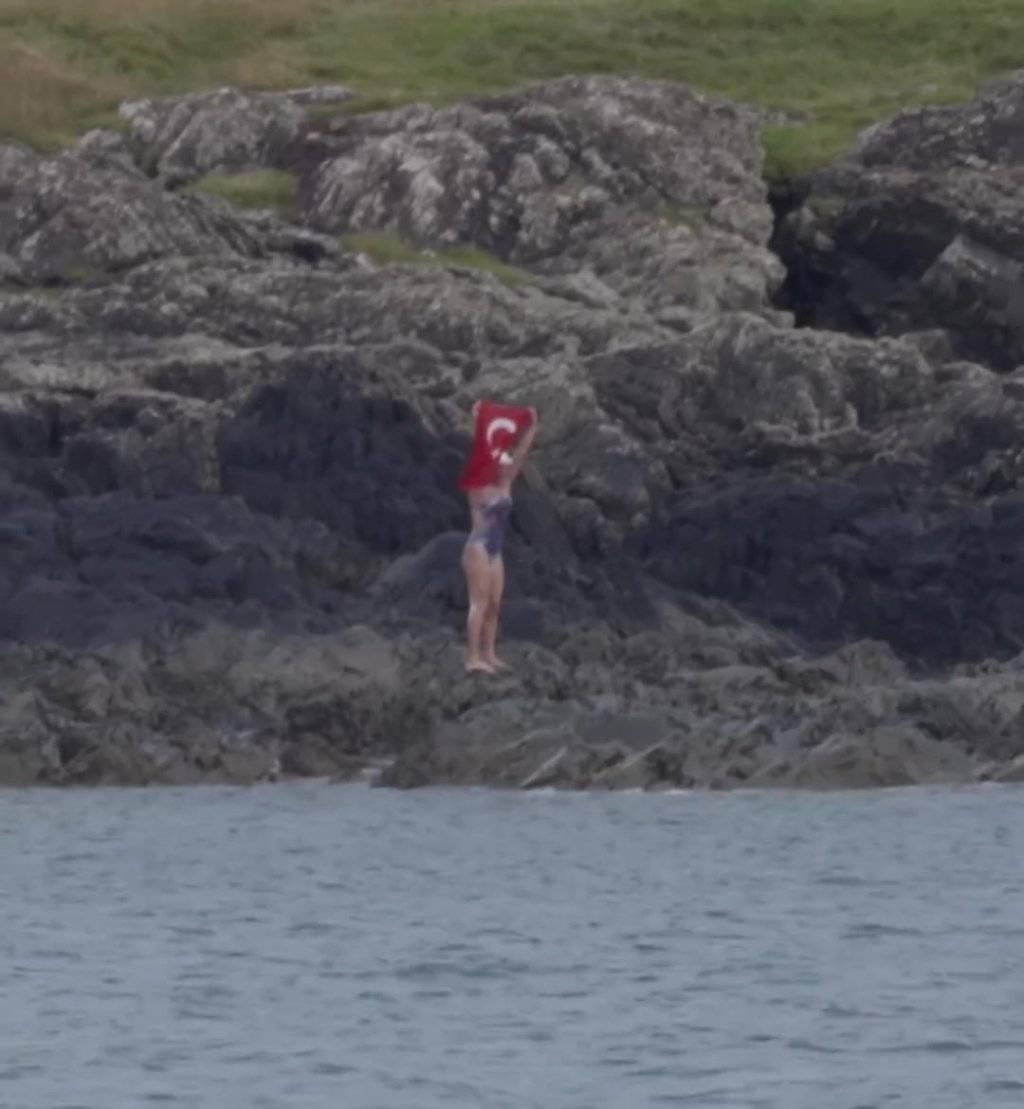 Aysu Türkoğlu Kuzey Kanalı’nı yüzerek geçen ilk Türk kadın oldu 3