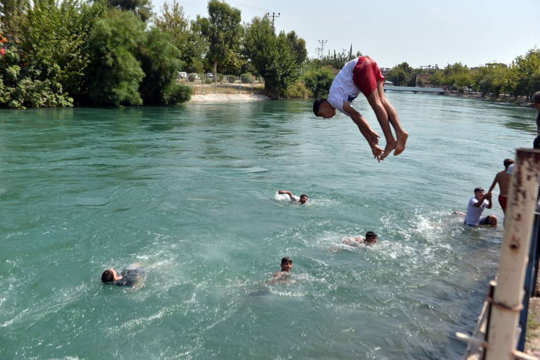 Adana'da termometreler 54 dereceyi gösterdi; sulama kanalları doldu 6