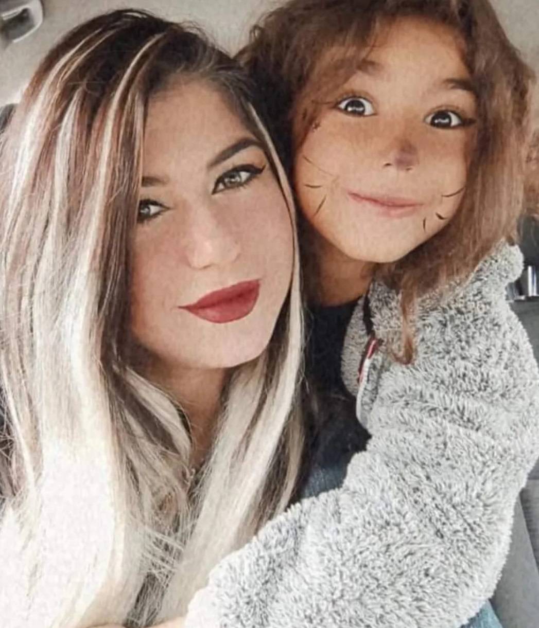 Depremden 180 gün sonra Rönesans Rezidans'ta kızı ve torununun cenazesine ulaştı 13