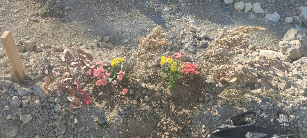 Depremden 180 gün sonra Rönesans Rezidans'ta kızı ve torununun cenazesine ulaştı 12