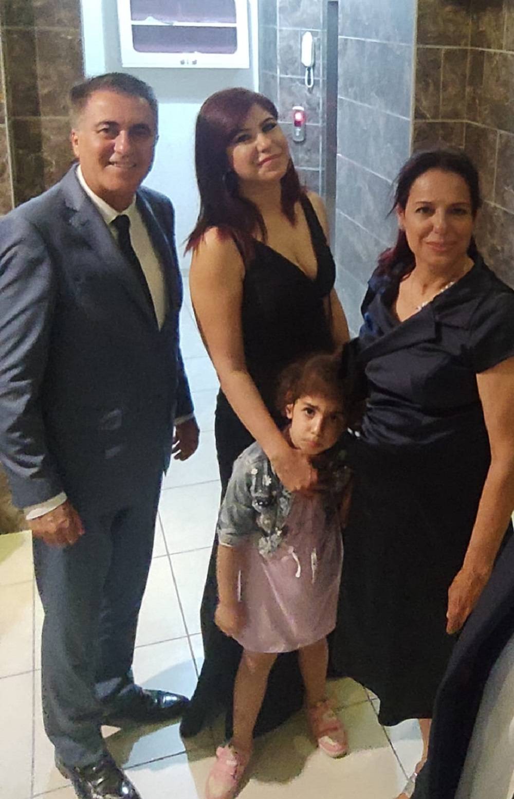 Depremden 180 gün sonra Rönesans Rezidans'ta kızı ve torununun cenazesine ulaştı 8