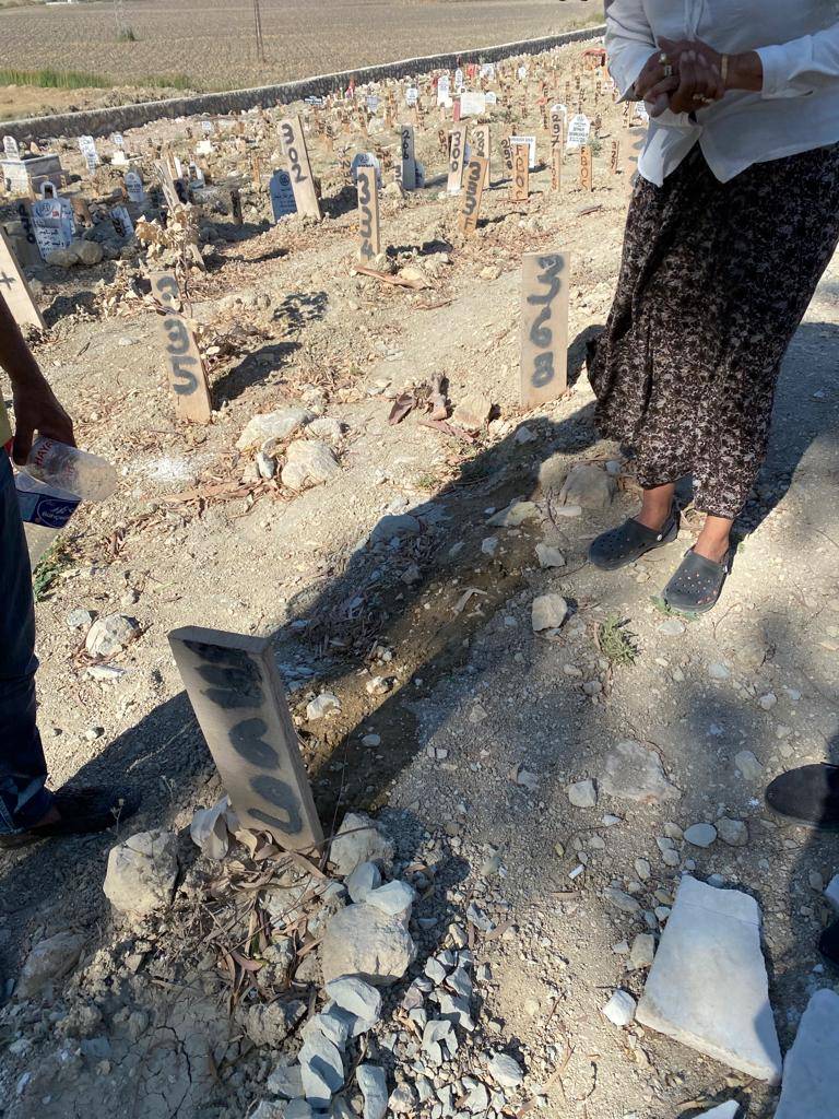 Depremden 180 gün sonra Rönesans Rezidans'ta kızı ve torununun cenazesine ulaştı 15