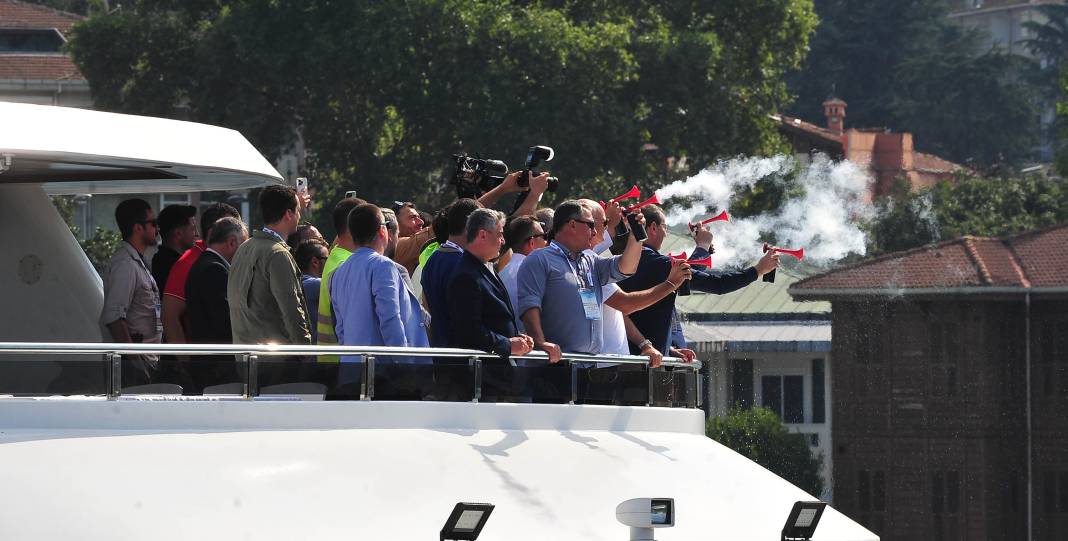 Binlerce yüzücü iki kıtayı birleştirdi 2