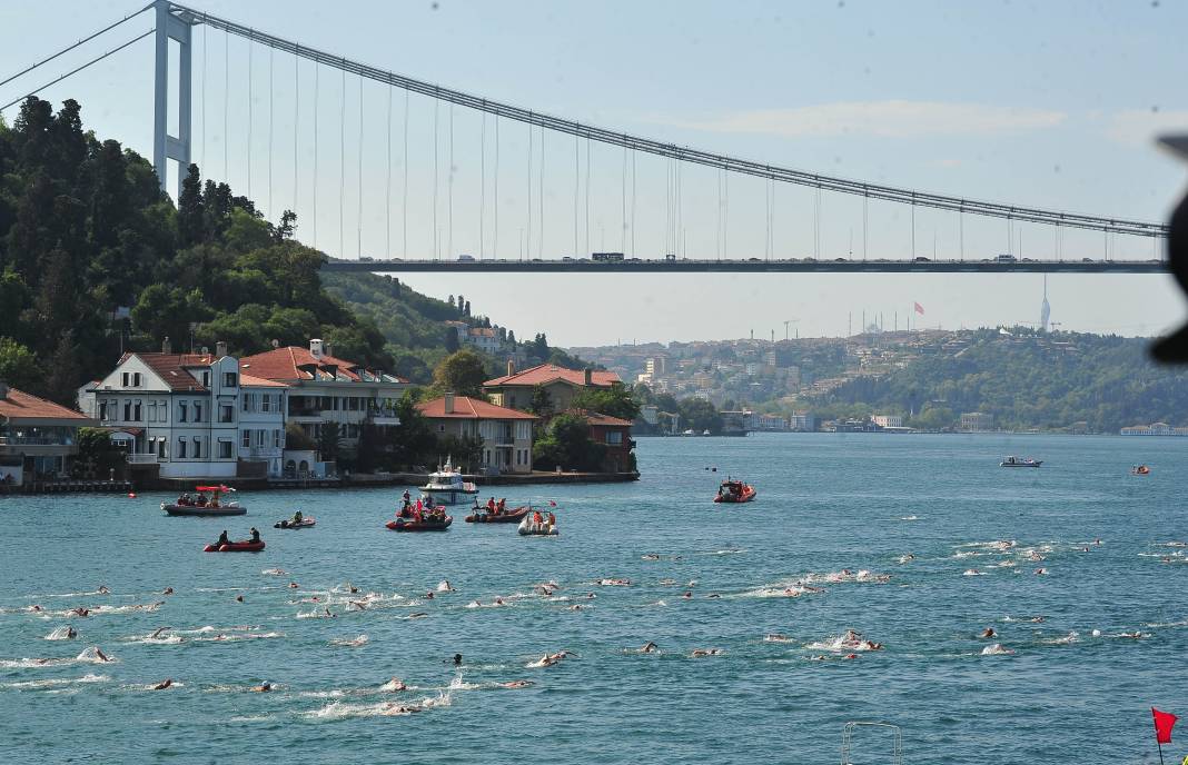 Binlerce yüzücü iki kıtayı birleştirdi 3