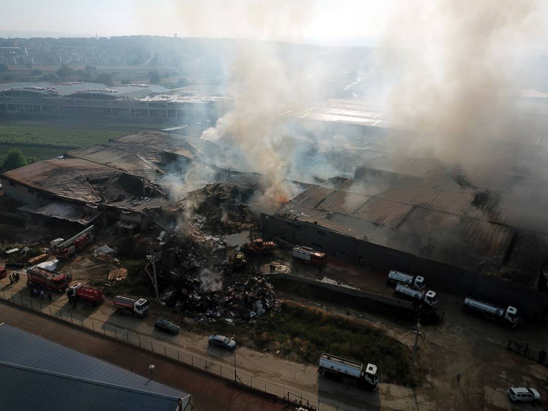 10 fabrika yanmıştı: Yangının çıkış nedeni belli oldu 5