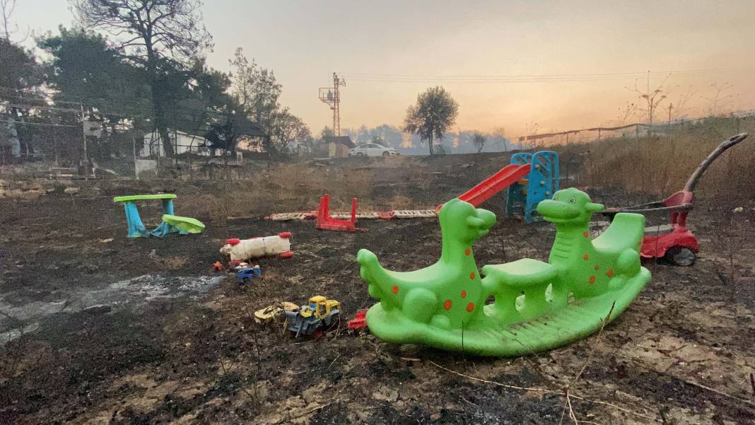 Yangın bölgesi havadan görüntülendi: 4 bin 80 hektar alan etkilendi, Çanakkale griye döndü 7