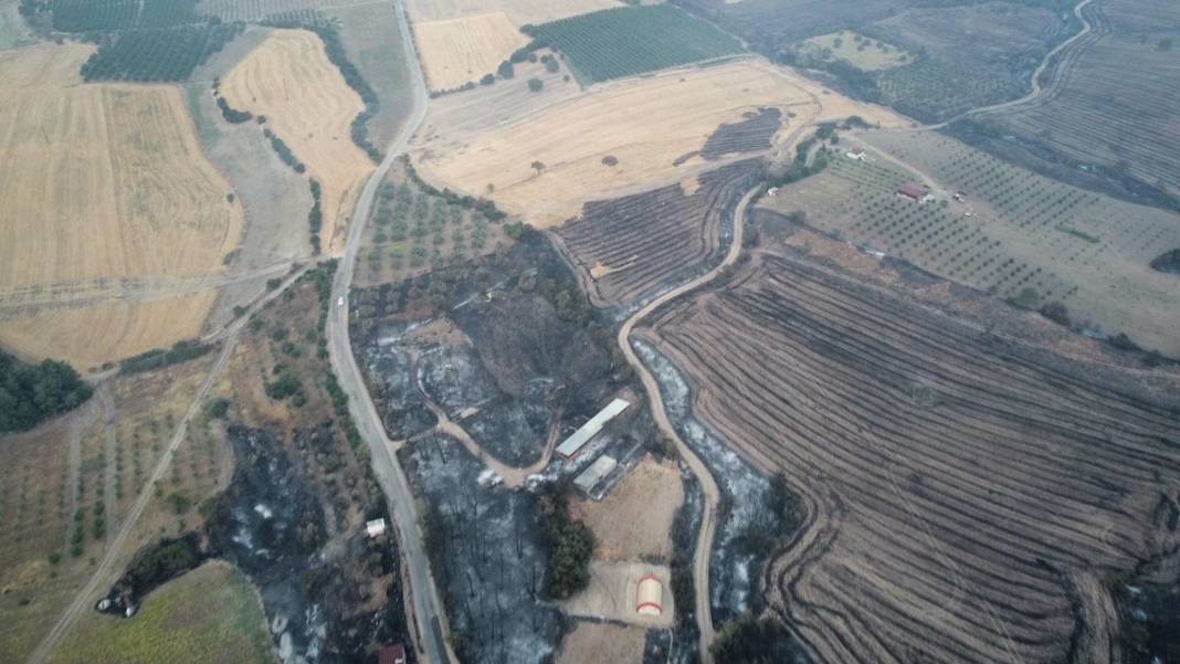 Yangın bölgesi havadan görüntülendi: 4 bin 80 hektar alan etkilendi, Çanakkale griye döndü 15