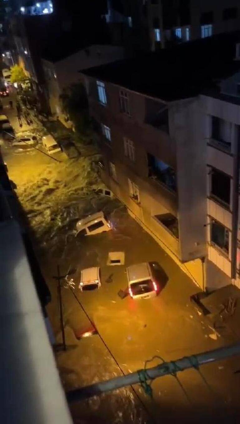 İstanbul'u sel vurdu: 2 can kaybı 4