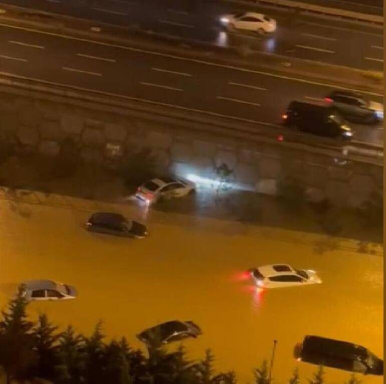 İstanbul'u sel vurdu: 2 can kaybı 6