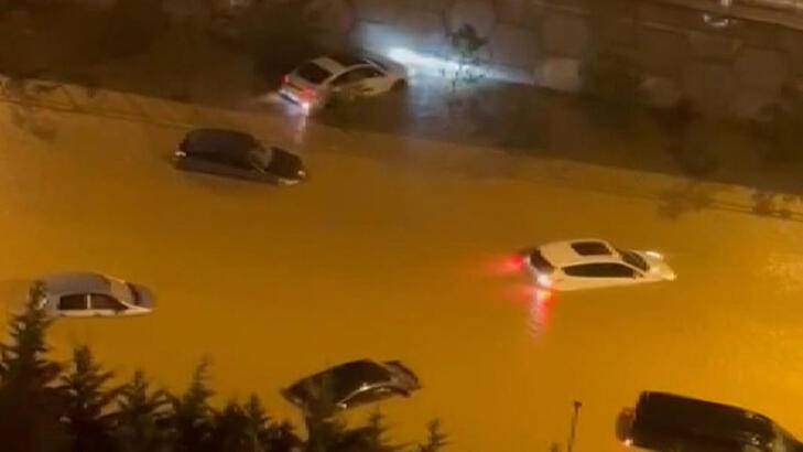 İstanbul'u sel vurdu: 2 can kaybı 2
