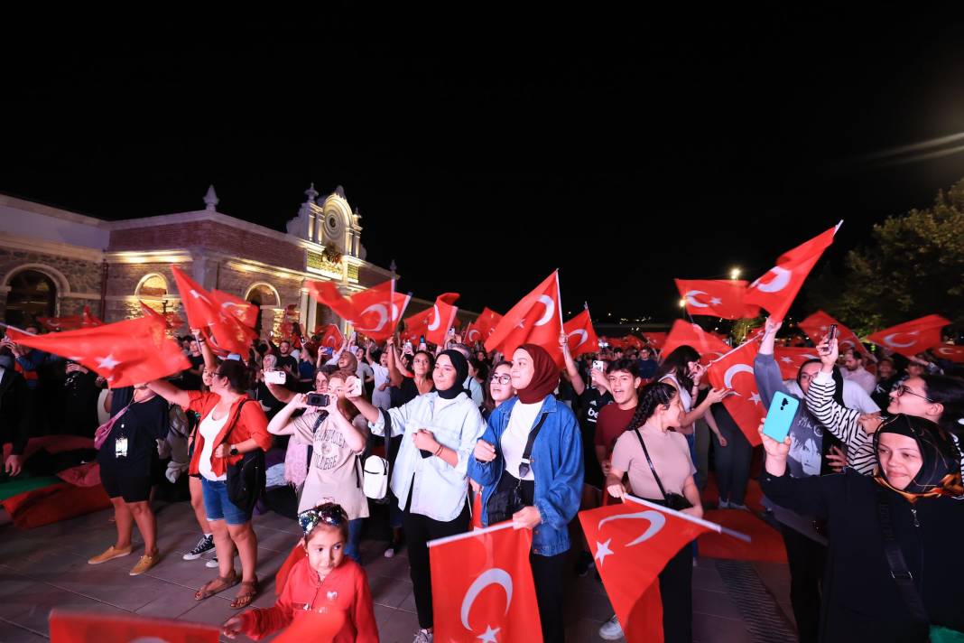 Ekrem ve Dilek İmamoğlu kadınların Avrupa Şampiyonluğu'nu böyle kutladı 9